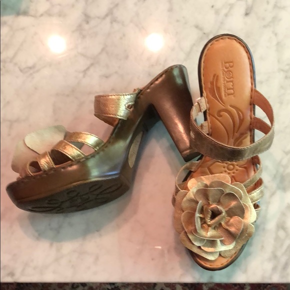 Gold Born flower shoes - Picture 3 of 4